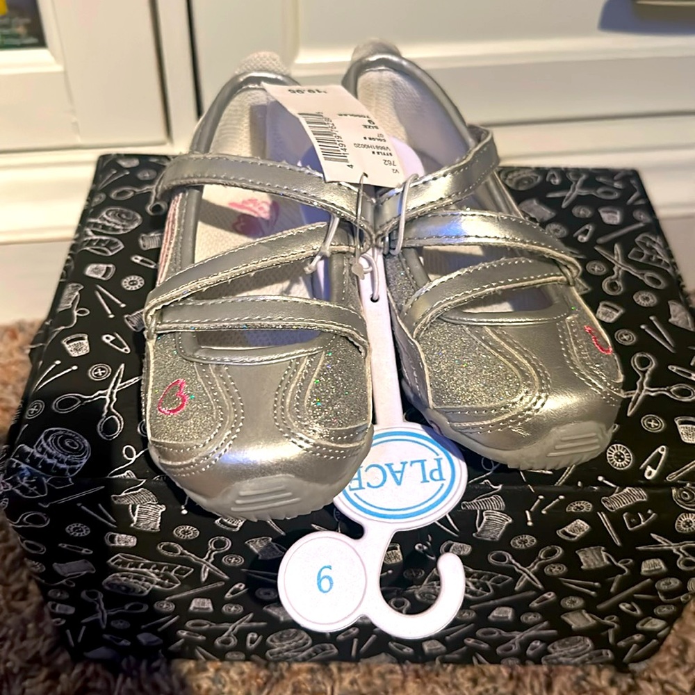 New girls shoes size 9